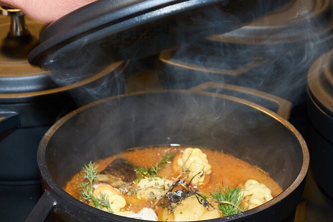 Paris en Scene 3 Course Seine River Dinner Cruise - Practicalities: Meeting Points and Accessibility