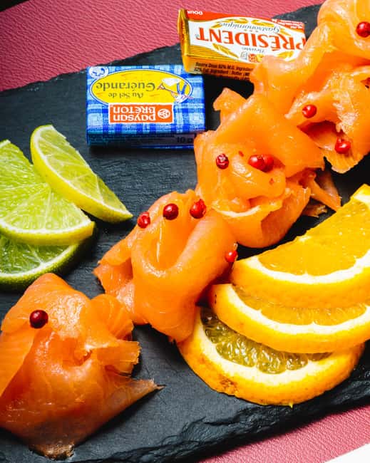 Paris: Evening River Cruise with Champagne & Food tasting - Beginning the Evening: A Scenic Seine River Experience