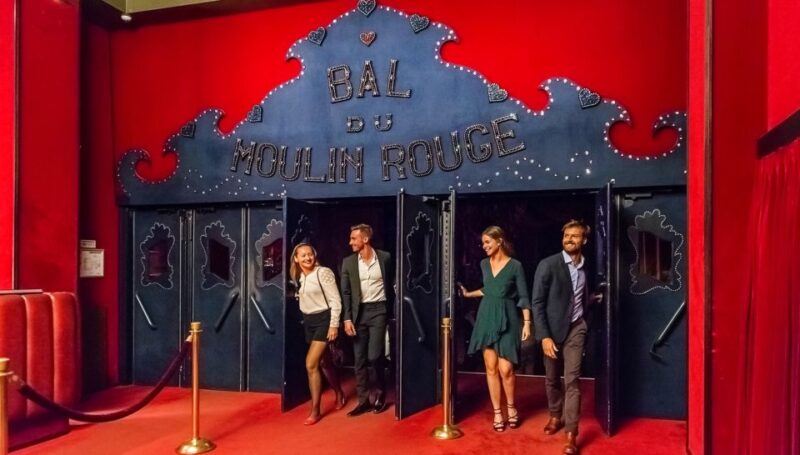 Paris: Evening Sightseeing Tour and Moulin Rouge Show - Experience the Magic of Paris Night with a Luxurious Tour and Moulin Rouge Show