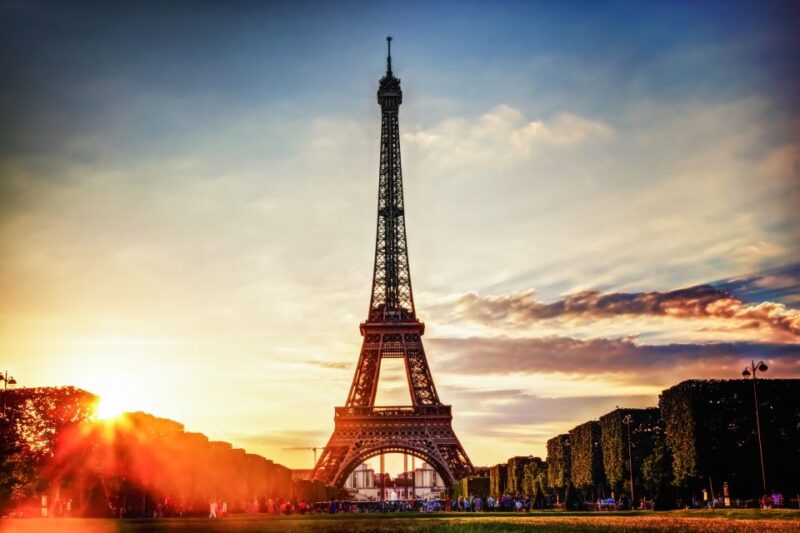 Paris: Evening Sightseeing Tour and Moulin Rouge Show - Accessibility, Dress Code, and Practical Tips