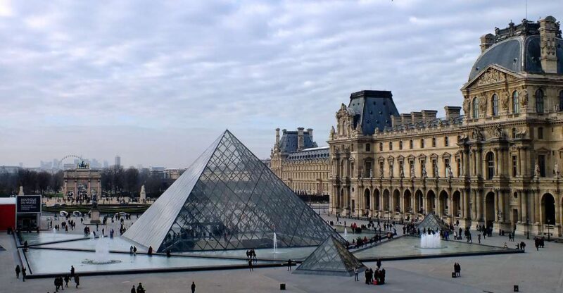 Paris: Express Walk with a Local in 90 minutes - Discover Paris in 90 Minutes with a Local Guide