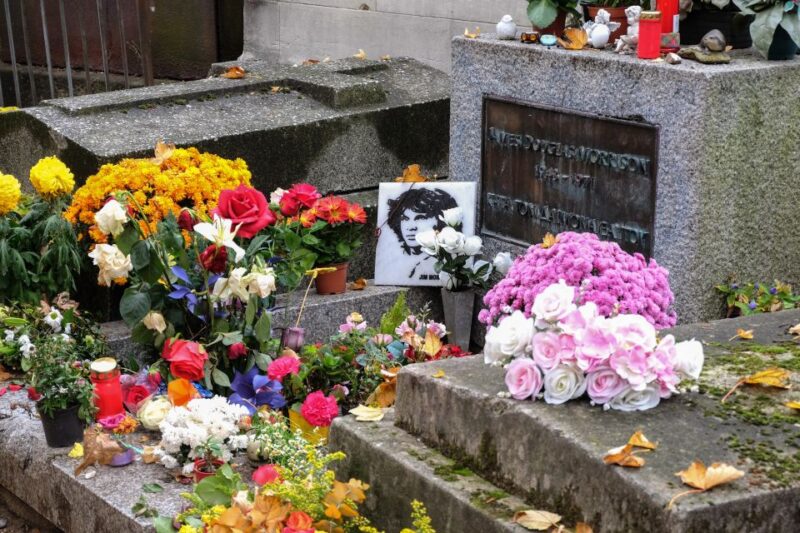 Paris: Famous Graves of Pere Lachaise Cemetery Guided Tour - Physical Pacing and Walkability