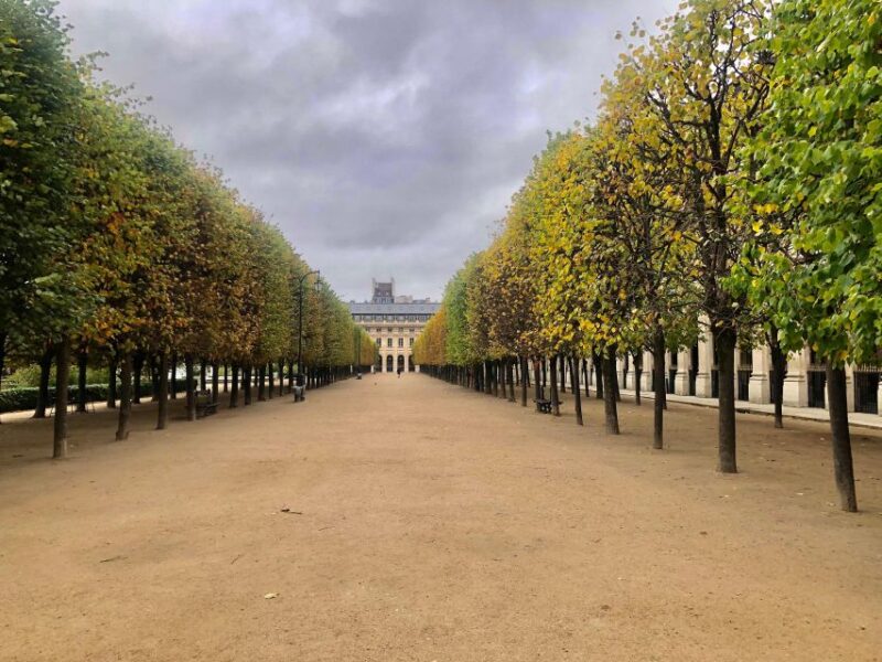 Paris: Fashion History Walking Tour in the Heart of Paris - Soaking in the History at the Place de la Concorde