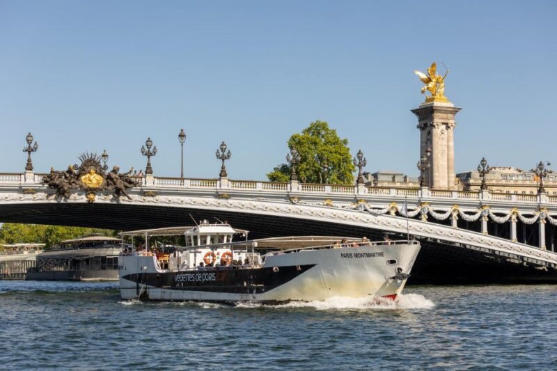 Paris: Fast-Access Seine River Cruise from Eiffel Tower - Onboard Food and Drink Options