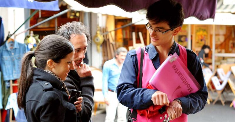 Paris: Flea Market Insider's Tour in Extra-Small Group - The Role of the Expert Guide