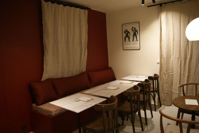 Paris : French wine tasting in Montmartre - Discover French Wines at Montmartres Cozy Cellar