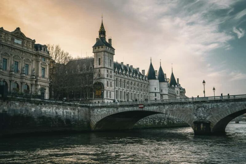 Paris: Ghosts and Dark Stories Guided Walking Tour - Exploring the Haunted Pont Neuf and Square du Vert-Galant