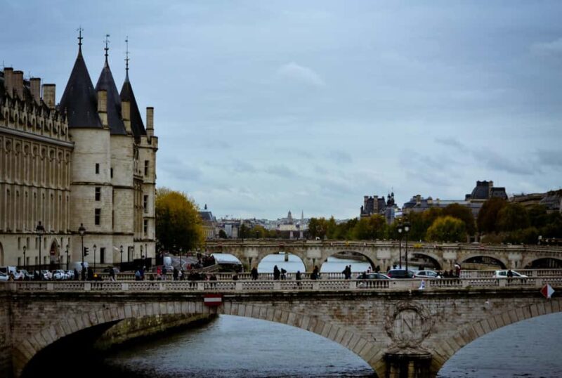 Paris: Ghosts and Dark Stories Guided Walking Tour - The Spooky Secrets of the Conciergerie