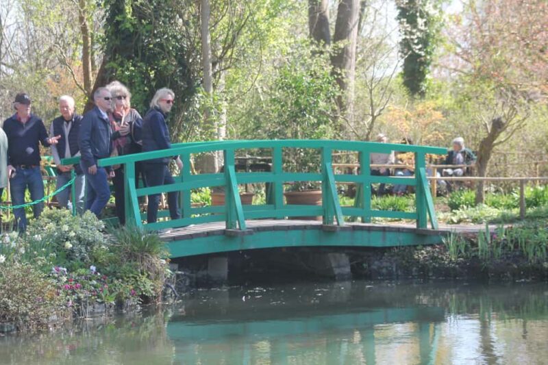 Paris: Giverny Gardens Day Trip with Professional Tour Guide - Key Points