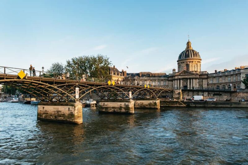 Paris: Gourmet Dinner Cruise on Seine River with Live Music - The Perfect Choice for Special Occasions