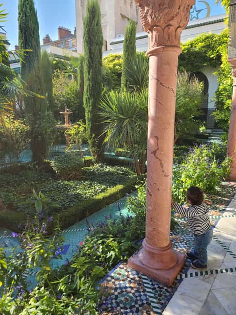 Paris: Guided Tour of the Grand Mosque & Secret Gardens - Discover the Paris Grand Mosque and Its Elegant Moorish Architecture