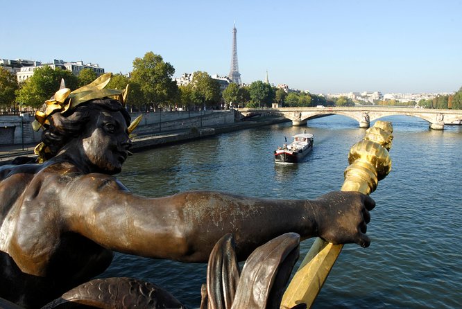 Paris Highlights Immersive Coach Tour - Value for Money and Included Features