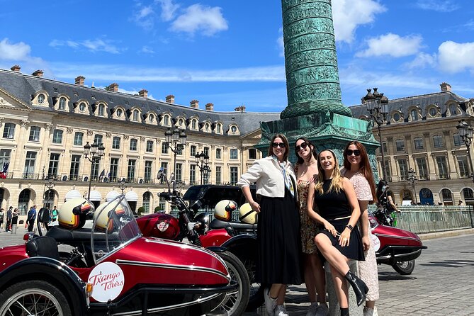 Paris Highlights: Private Sidecar Tour - The Eiffel Tower: Photo and Storytelling Moment