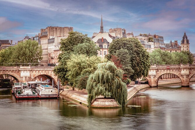 Paris Historic Islands Walk: Seine, Notre Dame & Louvre Views - Experience the Charm of Paris’s Historic Islands in a 2-Hour Guided Walk