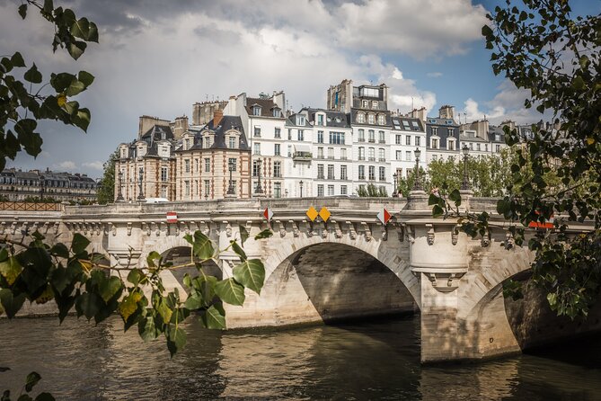 Paris Historic Islands Walk: Seine, Notre Dame & Louvre Views - Key Points