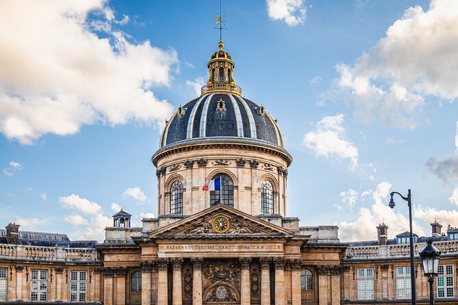 Paris Historic Islands Walk: Seine, Notre Dame & Louvre Views - Discovering the Institut de France and Pont des Arts