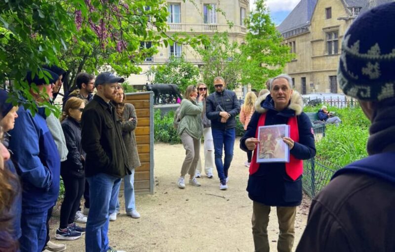 Paris Icons Express Tour - Notre-Dame to Louvre. Small group - The Louvre: Exterior Views and Quick Insights