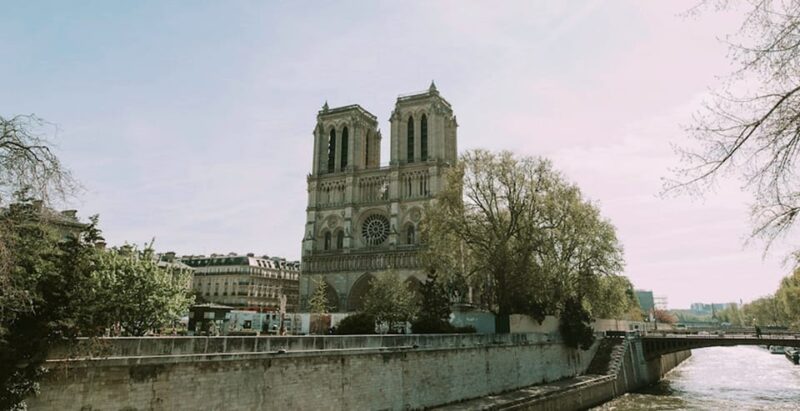 Paris Icons Express Tour - Notre-Dame to Louvre. Small group - Guided Tour of the Louvre Museum’s Key Highlights