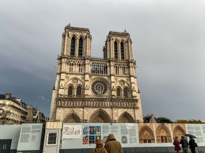 Paris: Île de la Cité and Notre-Dame Walking Tour With Crypt - What Sets This Tour Apart