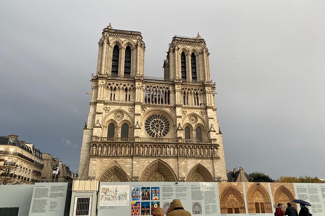 Paris Île de la Cité and Notre Dame Walking Tour With Crypt - Landmark Highlights: From the Middle Ages to Modern Times