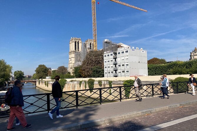 Paris Île de la Cité and Notre Dame Walking Tour With Crypt - Tour Group Size and Guide Expertise