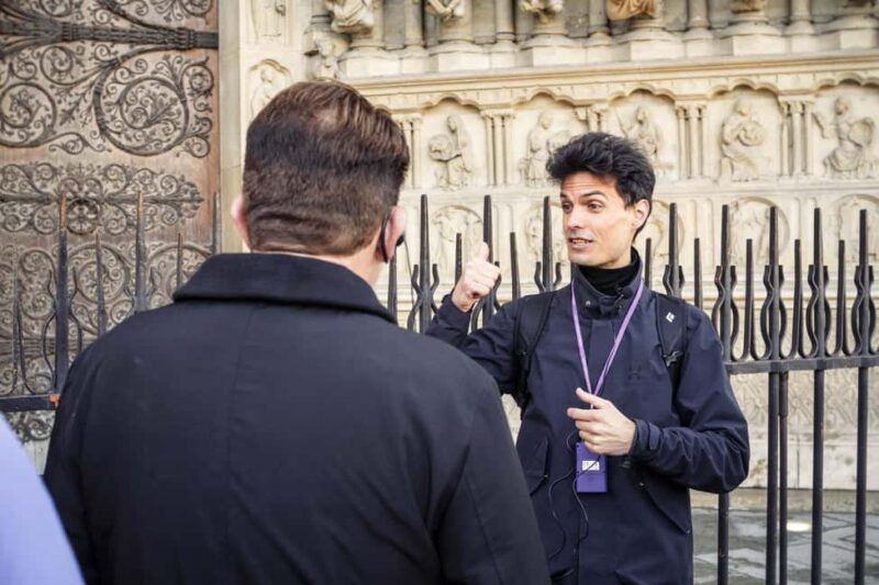 Paris: Île de la Cité Highlights Guided Tour & Seine Cruise - Inside Sainte-Chapelle: Marvel at Gothic Stained Glass Windows