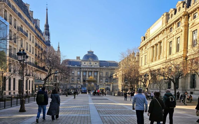 Paris: Île de la Cité Sunset Tour - Exploring Île de la Cité from the Equestrian Statue of Henri IV