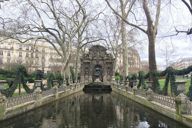 Paris Ile-de-la-Cité Walking Tour: Max 6 People Group or Private - Explore Paris’s Heart with an Intimate Ile-de-la-Cité Walking Tour
