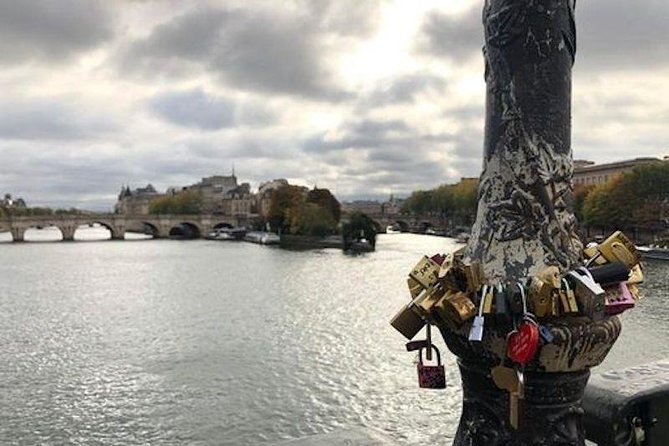 Paris Ile-de-la-Cité Walking Tour: Max 6 People Group or Private - Walking Past La Conciergerie and Its Dark Past