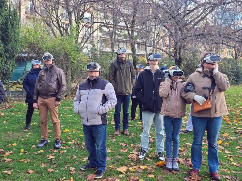 Paris : Immersive Eiffel Tower tour with virtual reality - Key Points