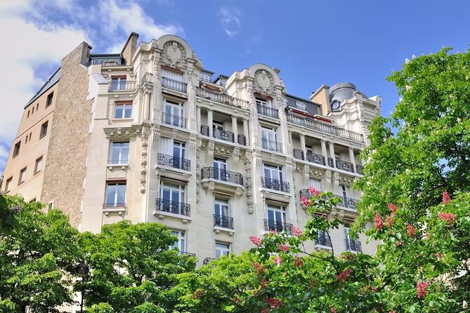 Paris Insider's Small Group Tour with Seine Sightseeing Cruise - Personal Attention and Expert Guidance