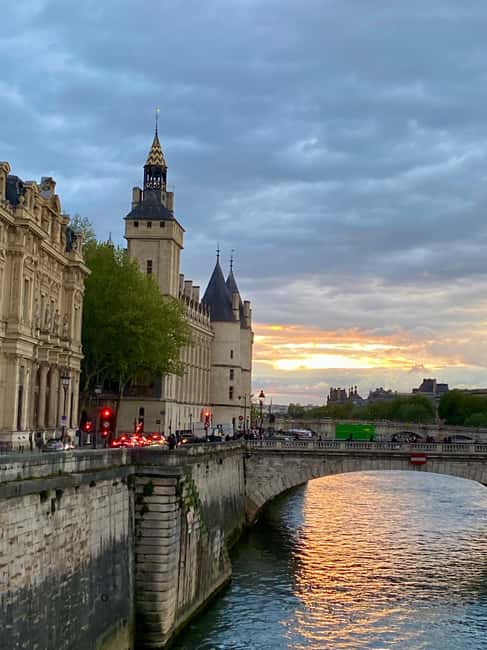 Paris: Justice and Crime Walking Tour with Guide - What Makes This Tour Stand Out Compared to Similar Experiences