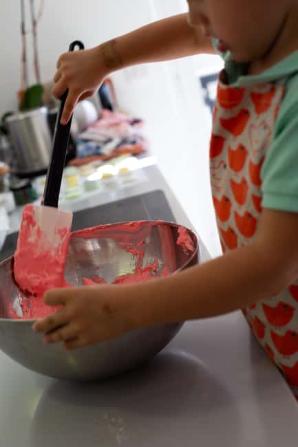 Paris: Kids in the Kitchen - Macaron - Kid-Friendly Approach with Simple, Home-Style Tools