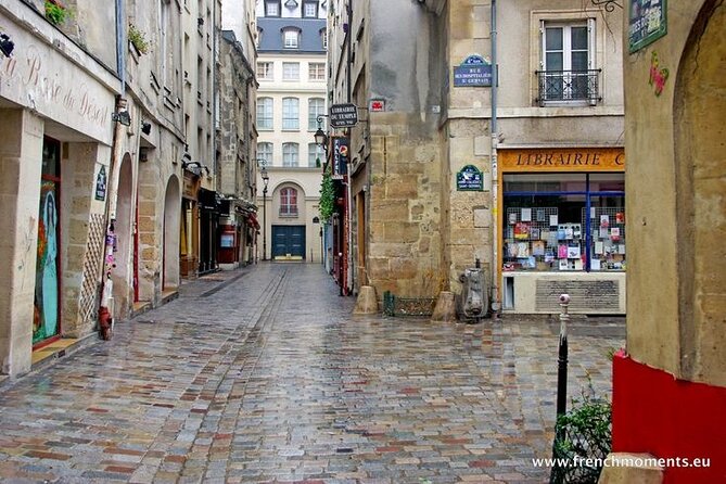 Paris La Marais District Guided Walking Tour - Logistics and Accessibility of the Tour