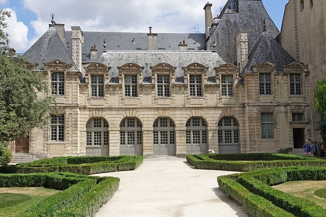 Paris Landmarks & Crepes - Visiting the Arc de Triomphe du Carrousel and Jardin des Tuileries