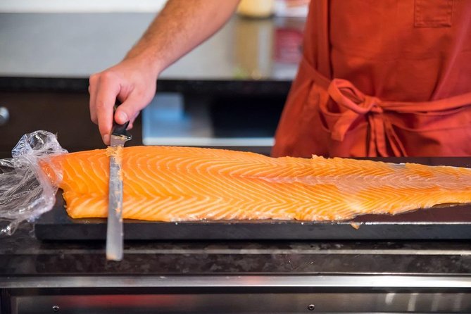 Paris Le Marais District Original Food and Wine Tasting Tour - Logistics: Meeting Point and Group Size