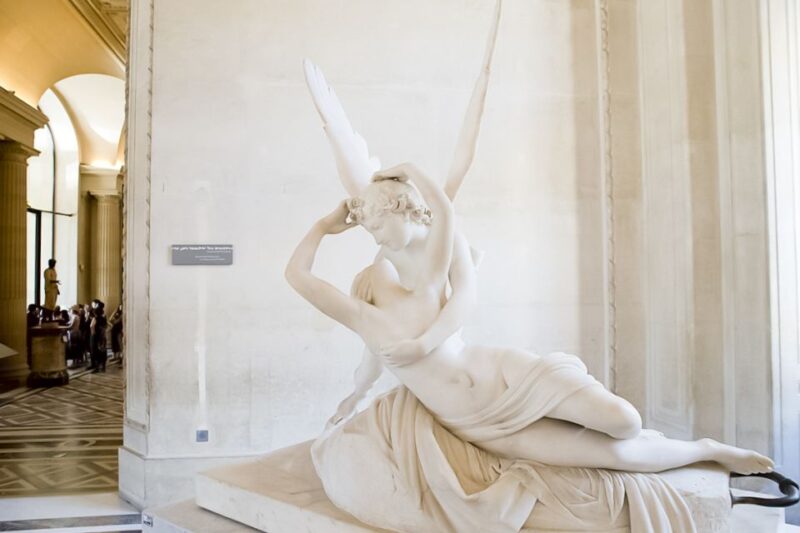 Paris Louvre: 2-Hour Private Tour for Groups or Families - Family-Friendly Approach and Engagement Strategies