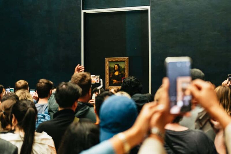 Paris: Louvre access with multilingual Host -Reserved access - Visit the Mona Lisa with Priority Access