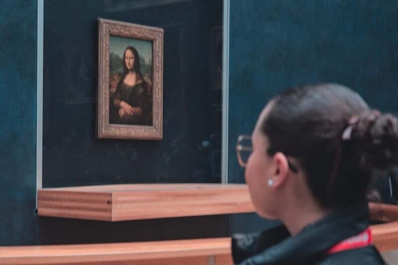 Paris: Louvre access with multilingual Host -Reserved access - Flexibility and Refund Policy