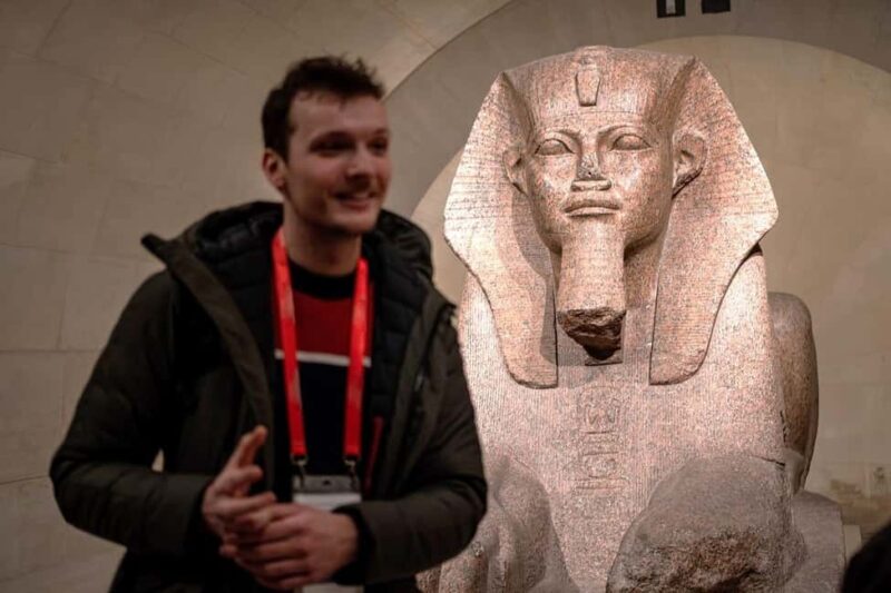 Paris: Louvre Masterpieces Tour with Pre-Reserved Tickets - How the Tour Maneuvers Through the Louvre