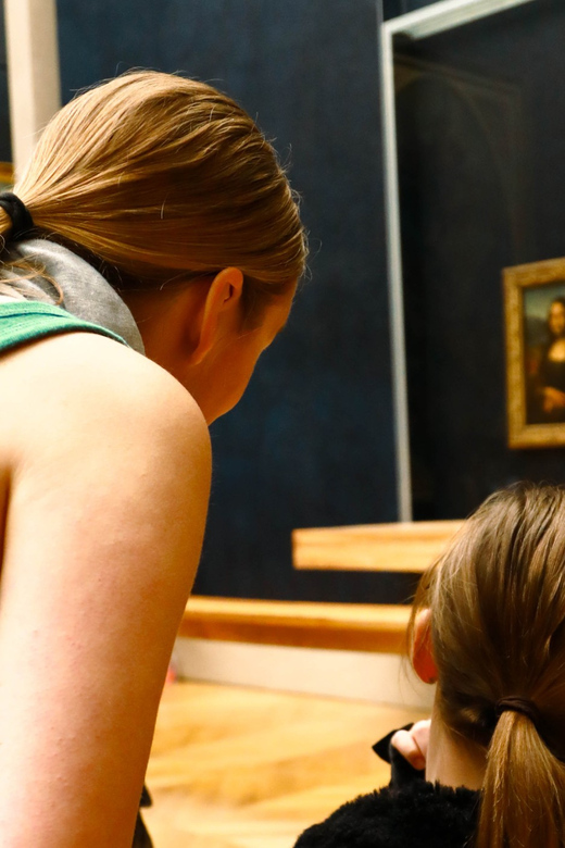 Paris: Louvre Museum and Mona Lisa Evening Private Tour - Exploring the Louvres Most Famous Artworks