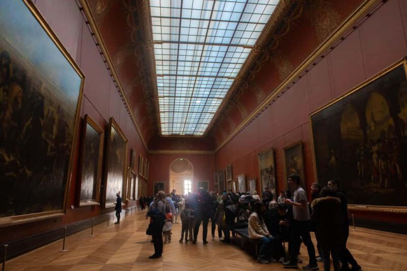 Paris: Louvre Museum First Entrance with host to Mona Lisa - Practical Meeting Point and Group Size
