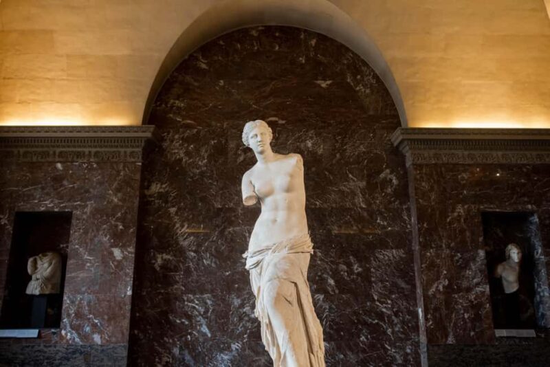 Paris: Louvre Museum First Entrance with host to Mona Lisa - Value and Flexibility of the Reservation