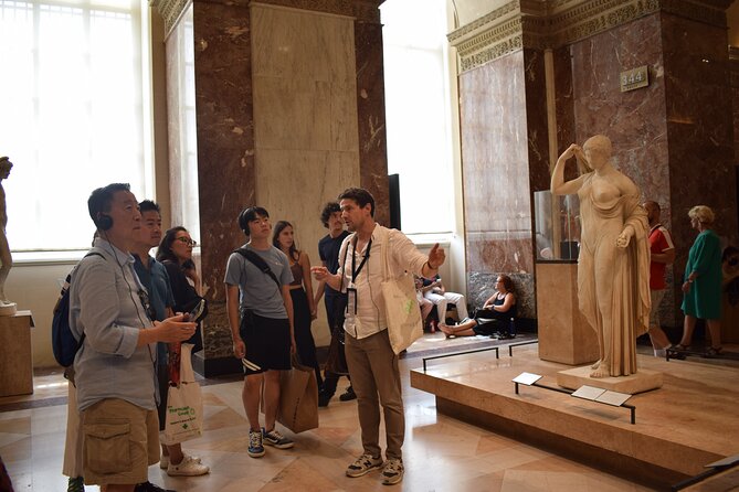 Paris Louvre Museum Private Guided Tour with Pre-Reserved Tickets - Meeting Point and Accessibility