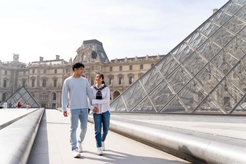 Paris: Louvre photoshoot or Seine bridges Eiffel Tower walk - The Quality and Delivery of Photos