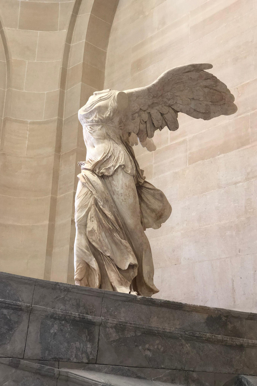 Paris Louvre : Private Treasure Hunt for Families or groups - Pacing and Crowds: Navigating the Louvre with a Game