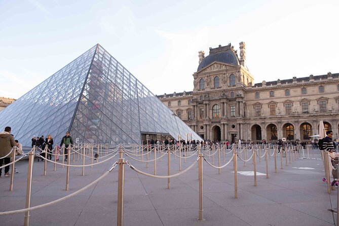 Paris: Louvre Ticket Entrance with Greeter - Key Points