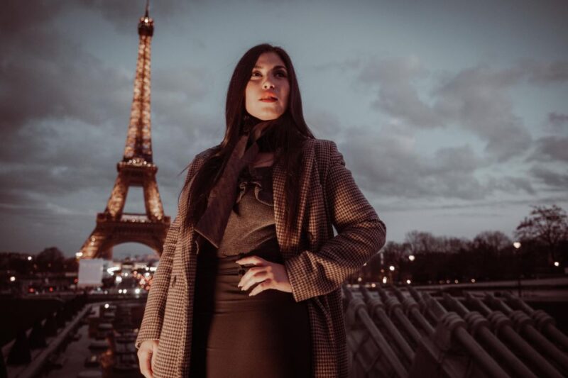 Paris: Luxury Photoshoot near the Eiffel Tower Photos in 24H - Teaching You How to Pose Naturally