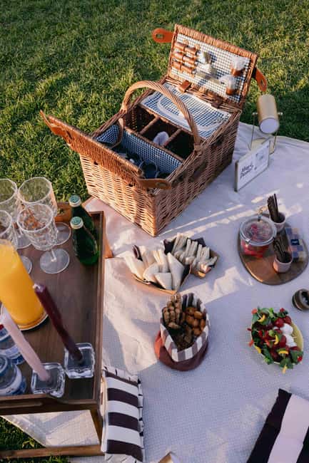 Paris: Luxury Picnic Experience with Wine - Stress-Free Experience with Everything Taken Care of