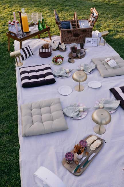 Paris: Luxury Picnic Experience with Wine - Accessibility and Booking Flexibility